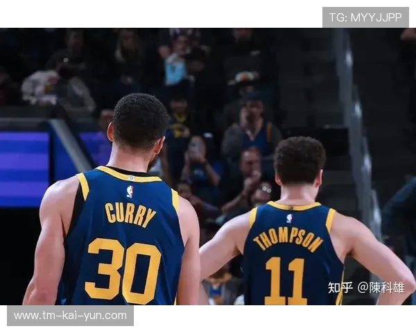勇士逆袭！库里与汤普森齐爆发，拿下关键胜利